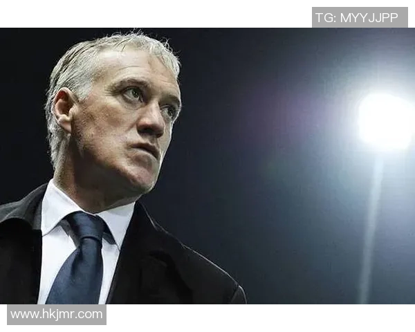 足球巨星牵手情缘揭秘：他们的爱情故事如何超越赛场与荣耀