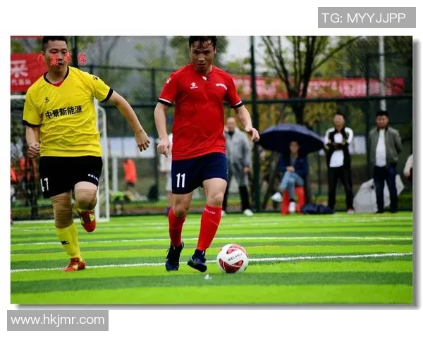 踢足球的帅气球星高清图片集展现足球场上的英姿飒爽